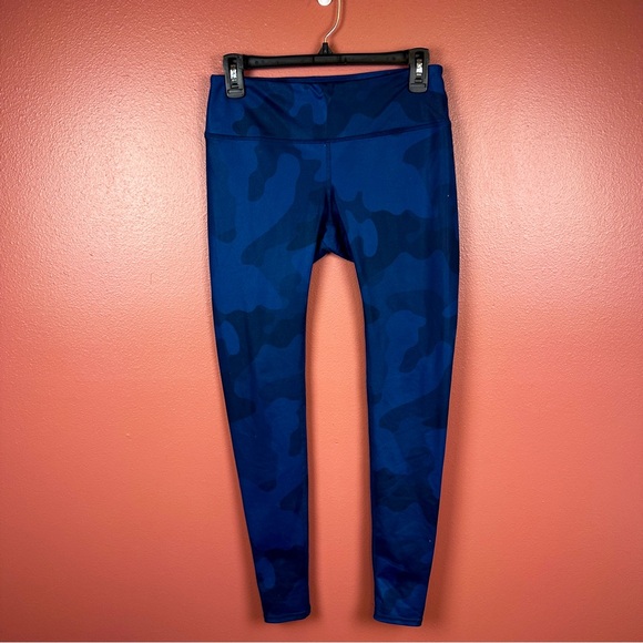 ALO Yoga Pants - Alo Yoga Airbrush Navy Camouflage Print Leggings Size Small